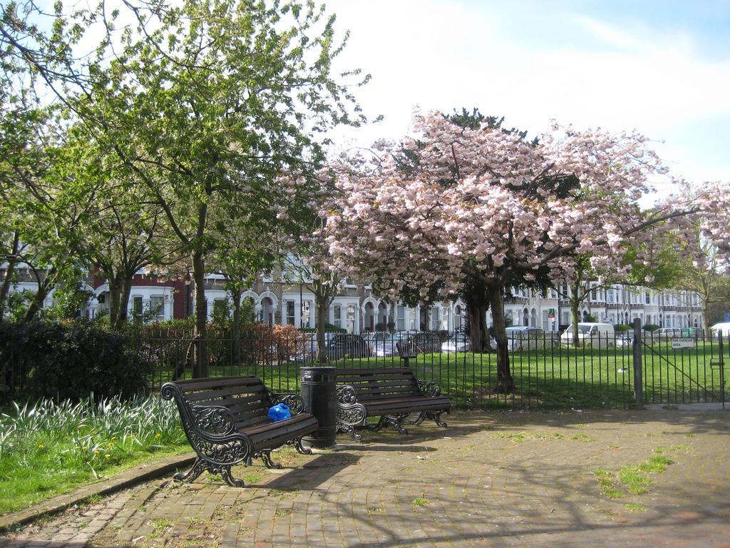Holmewood Homestay Londra Exterior foto