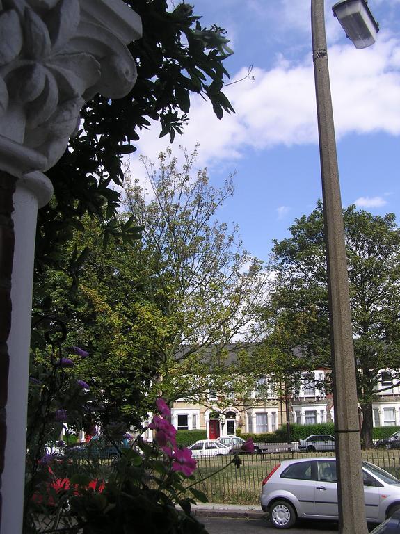 Holmewood Homestay Londra Exterior foto